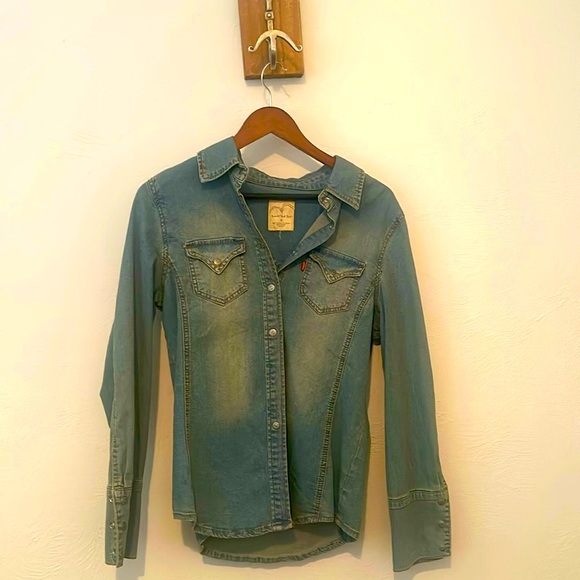 Levi's Tops - Levi’s Red Tab shirt